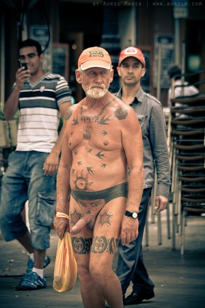 Barcelona naked old man with tattoos 10