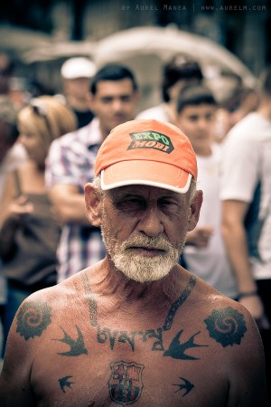 Barcelona naked old man with tattoos 11