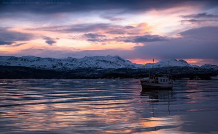 Gallery Lofoten Boat sunrise 01