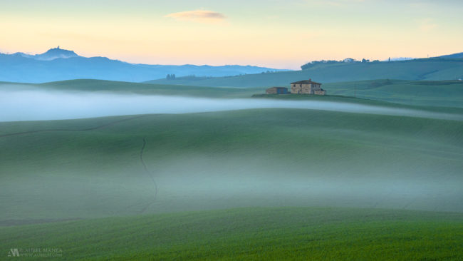 Gallery Tuscany dawn lonely house mist 03