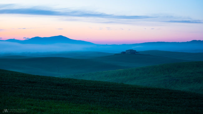 Gallery Tuscany dawn lonely house mist 01