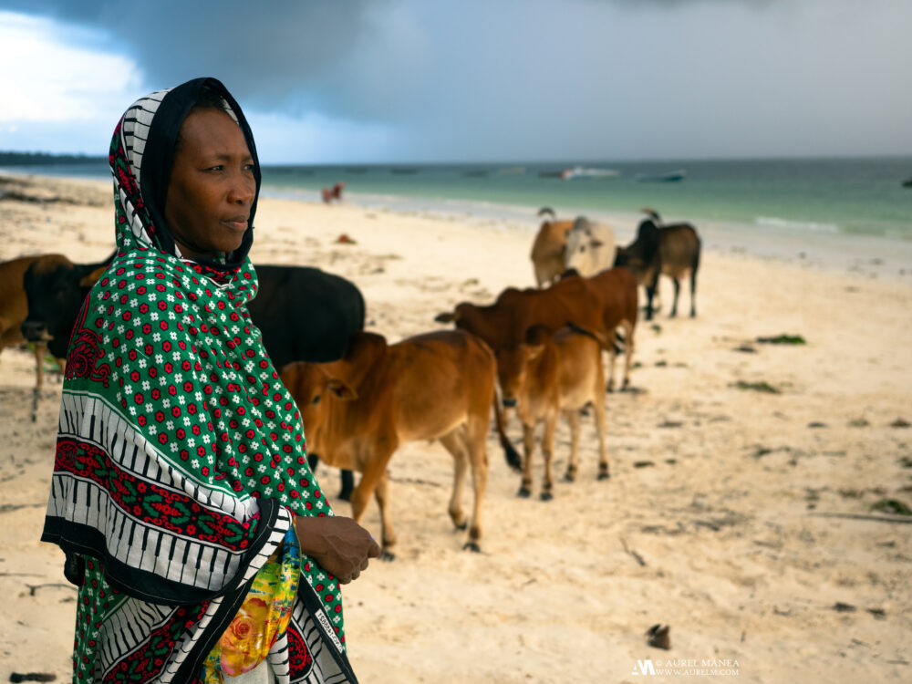 Gallery Zanzibar woman on beach 01