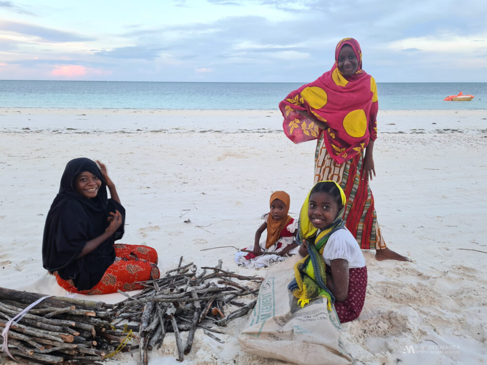 Gallery Zanzibar woman on beach 02