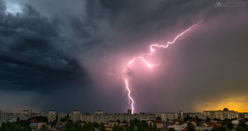 Gallery lightning in Bucharest in daylight