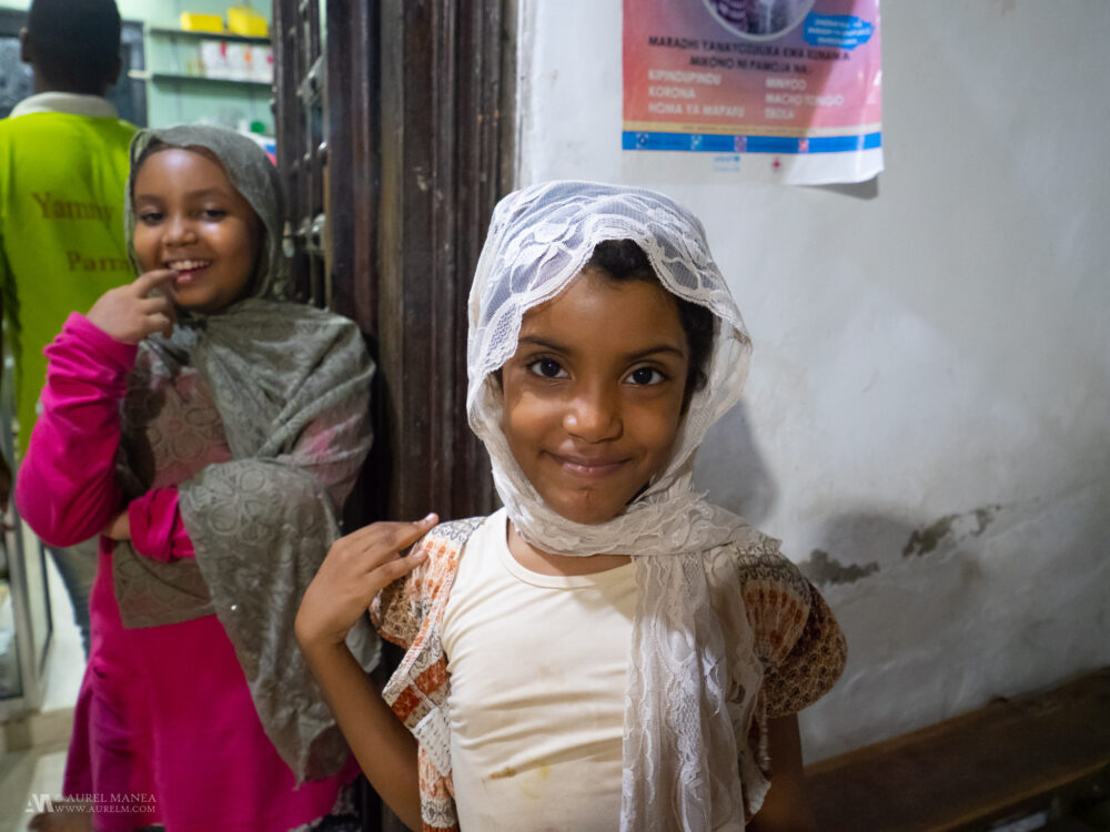 Gallery muslim little girl in Stone Town Zanzibar 01